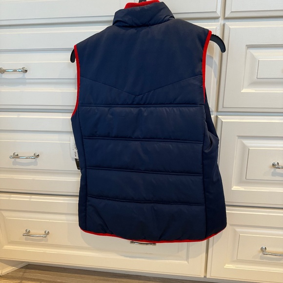 NE Patriots Puffer Vest - Picture 2 of 6